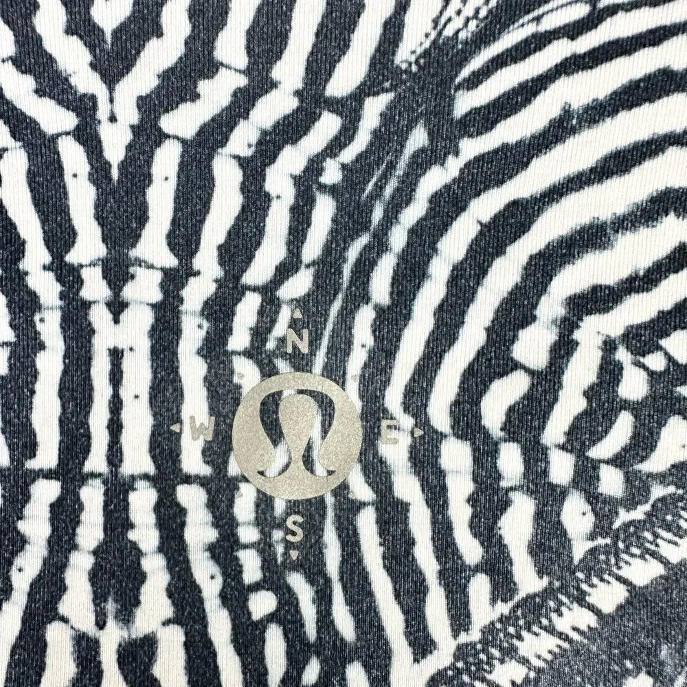 Lululemon Wanderlust Highest Times Leggings Butterfly Navy Print Size 6